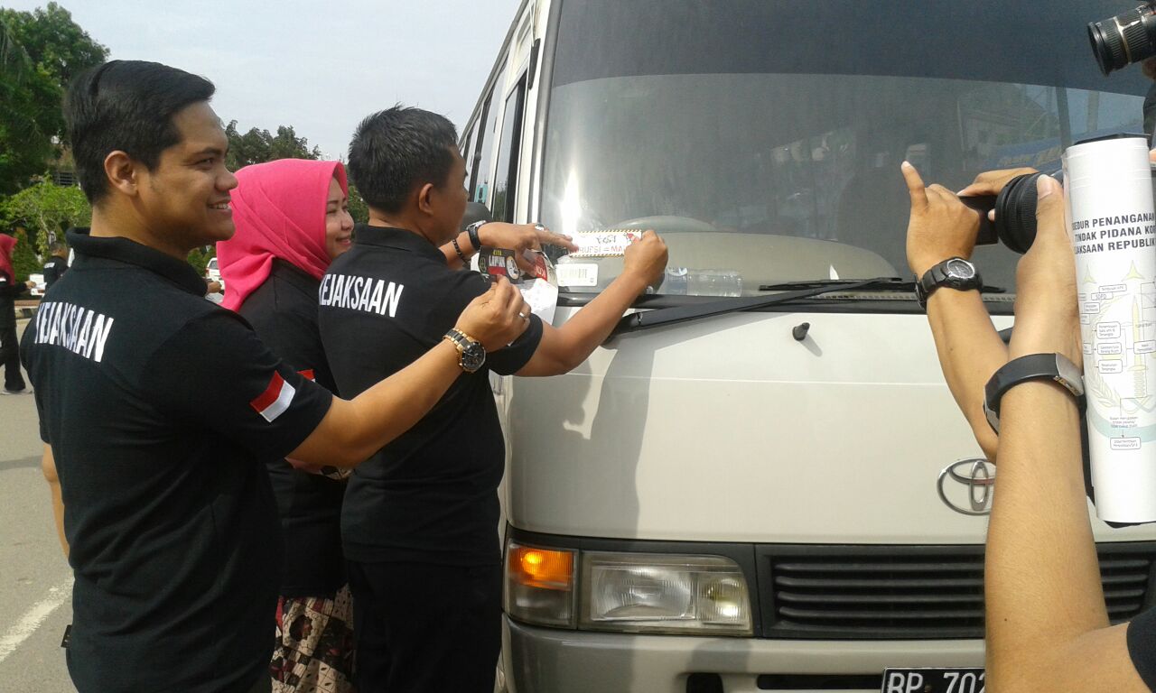 Status DPO Kejari Batam Buru Dua Tersangka Korupsi Lampu 