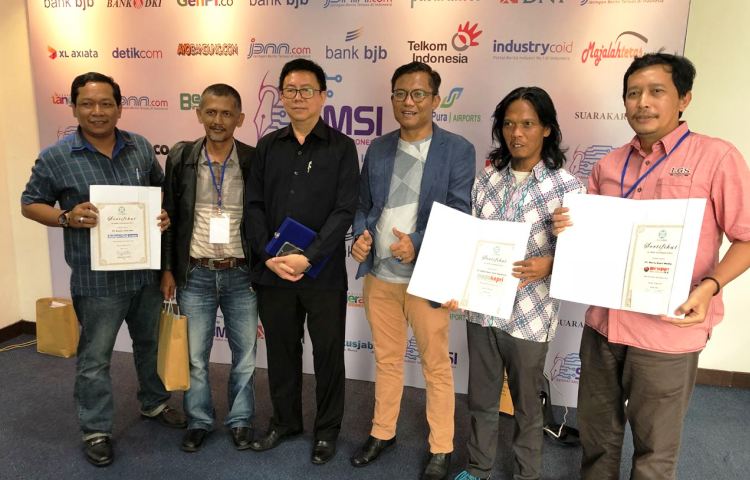 Ketua Dewan Pers dan Pengurus SMSI Kepri foto bersama CEO WartaKepri.co.id, CEO BatamClik.com dan CEO MediaKepri.co.id